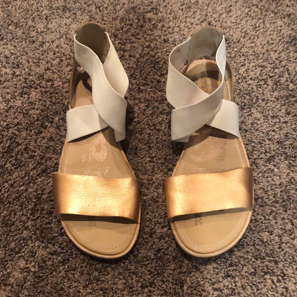 Sorel Ella sandals in copper and white